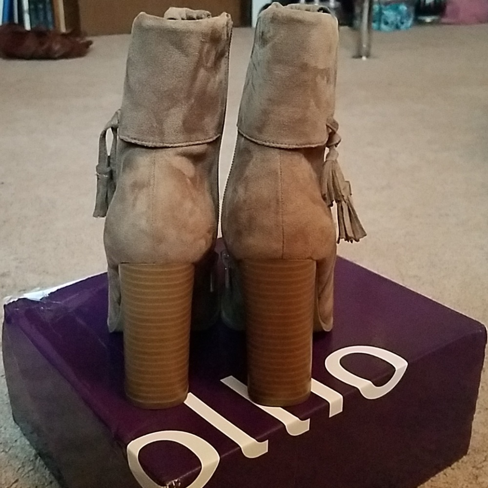 Boots - Picture 2 of 3